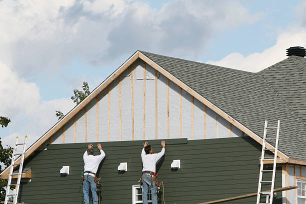 Professional Siding technician working in Babylon, NY